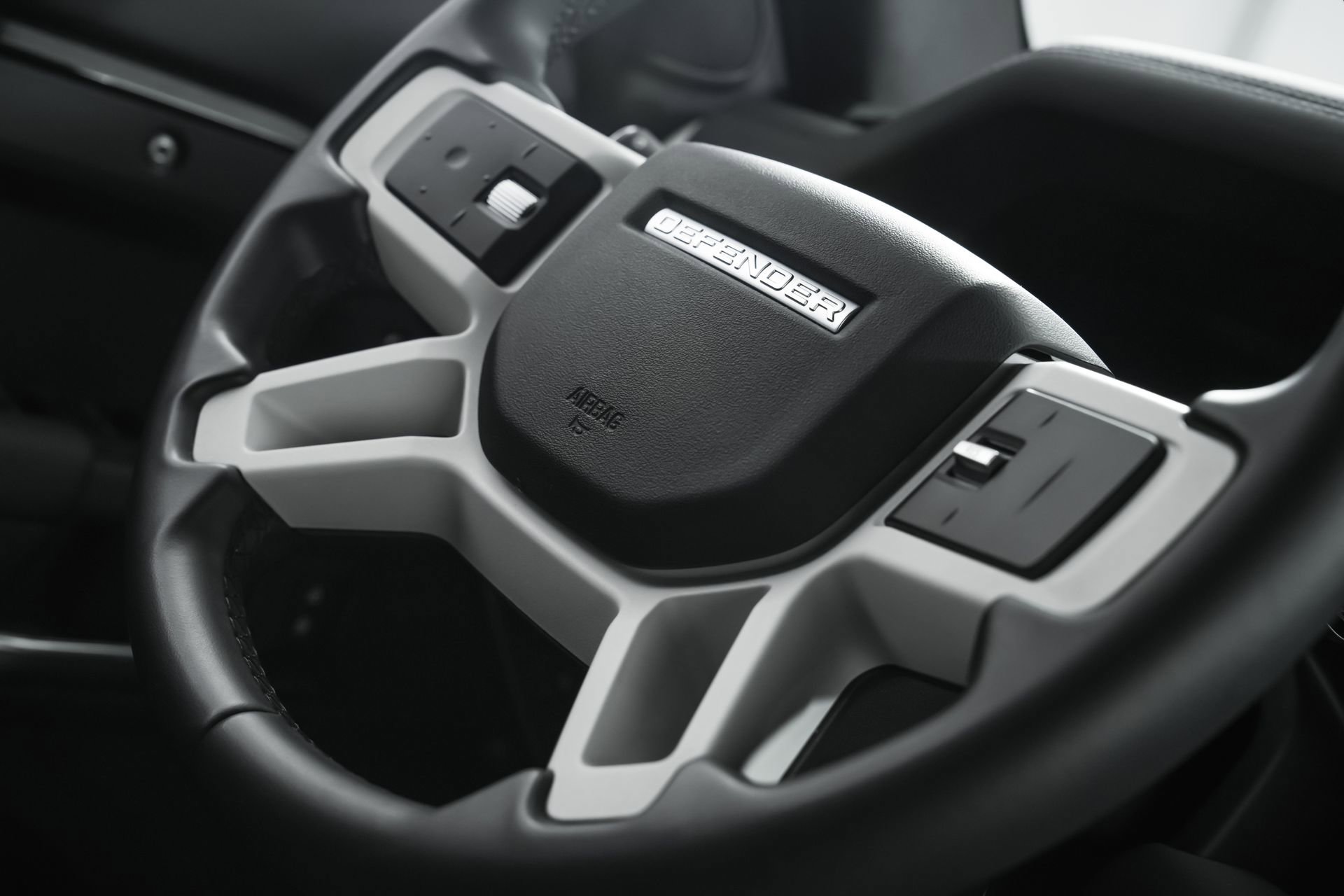 Used 2025 Land Rover Defender 110 S image 89