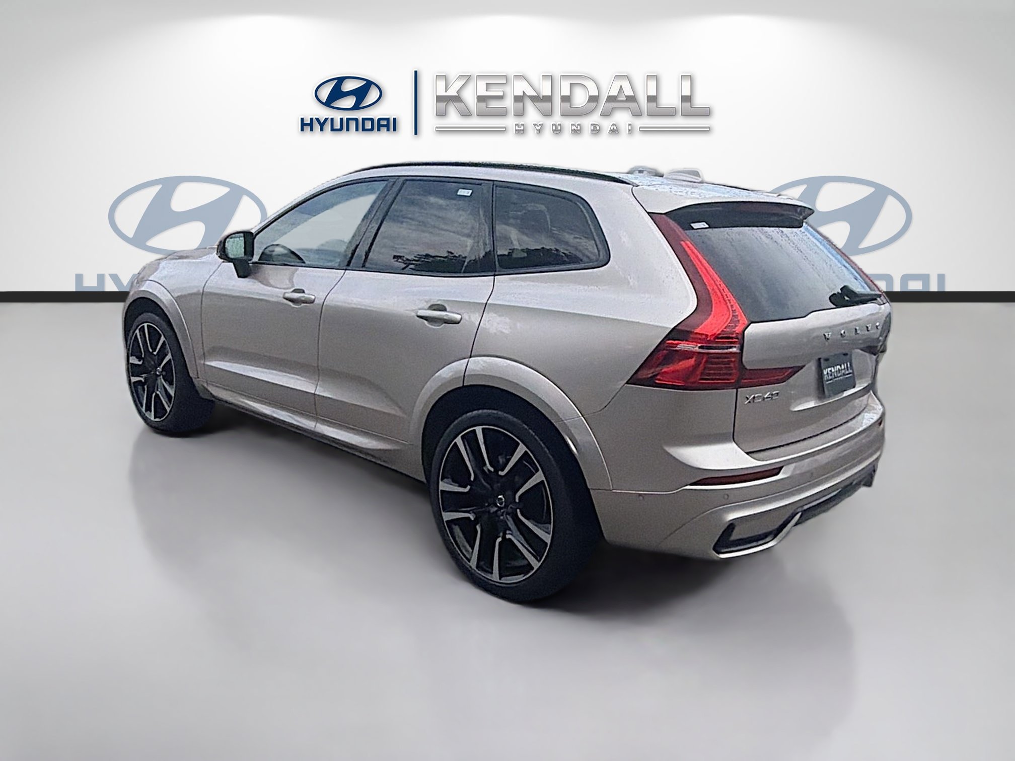 Used 2024 Volvo XC60 B5 Ultimate AWD/4WD image 4
