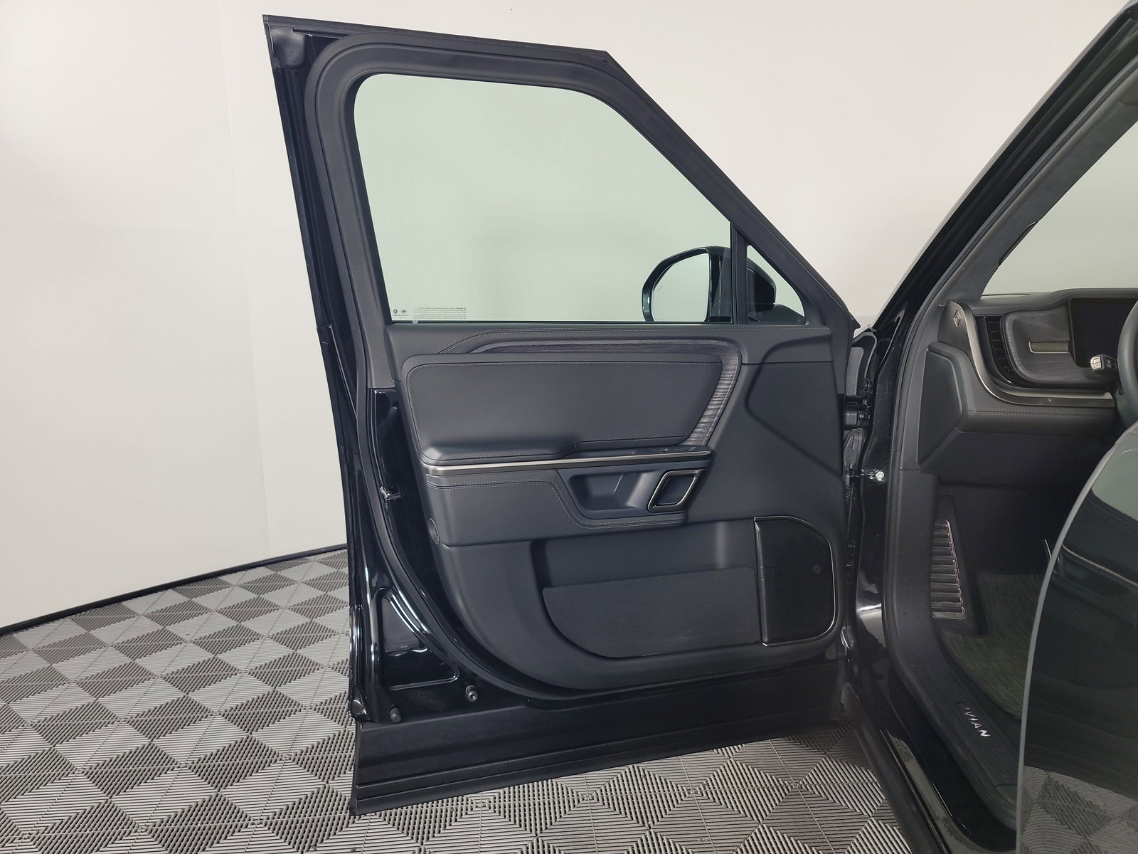 Used 2024 Rivian R1S Adventure image 16