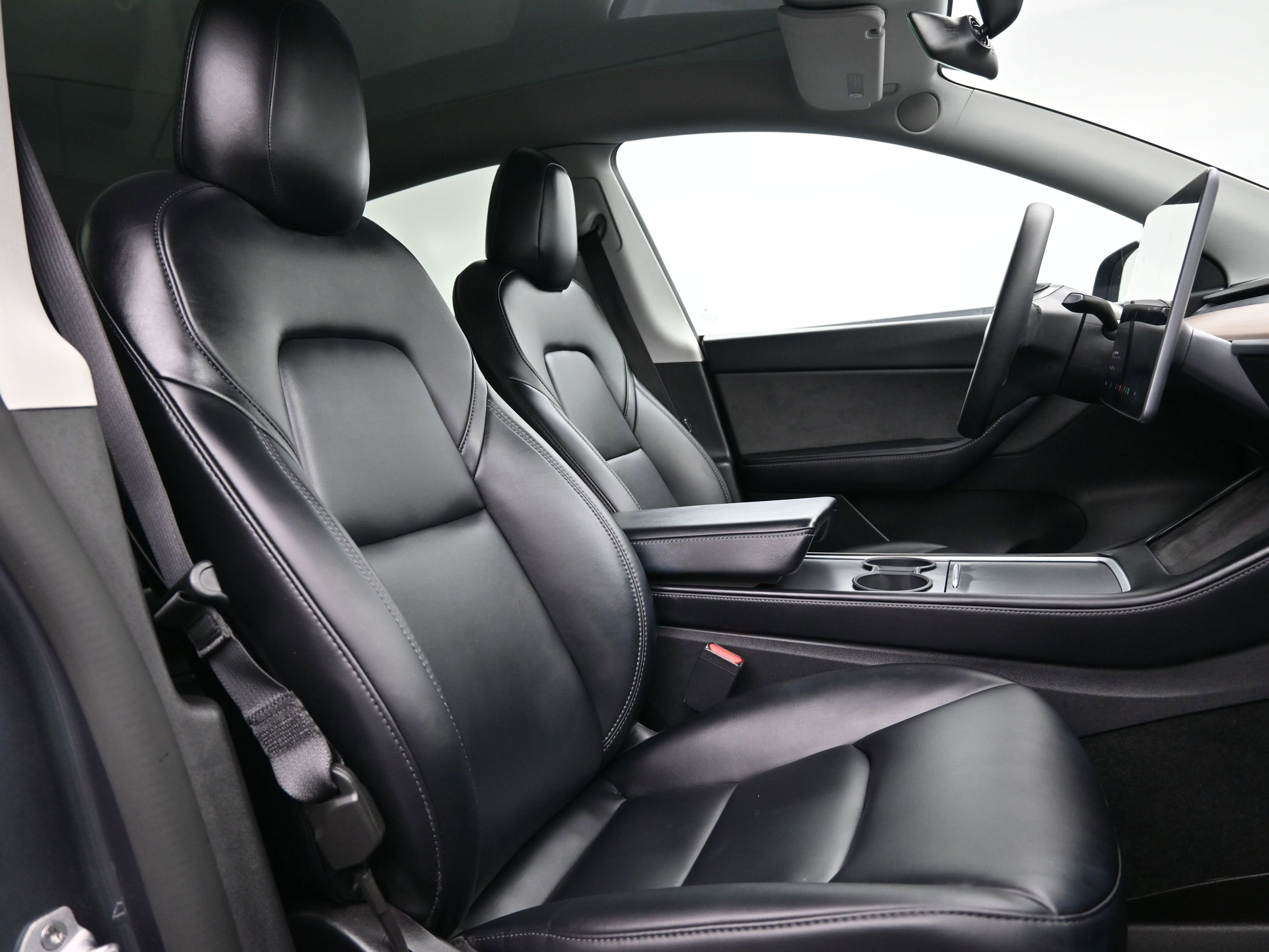 Used 2022 Tesla Model Y Long Range image 14