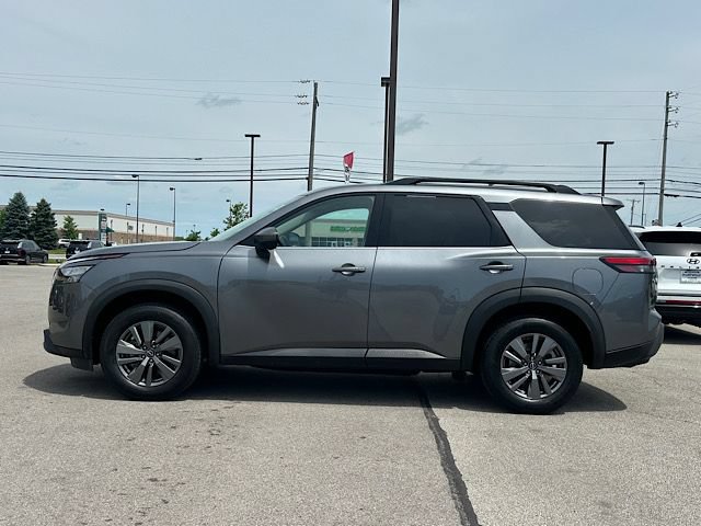 Used 2025 Nissan Pathfinder SV FWD image 12