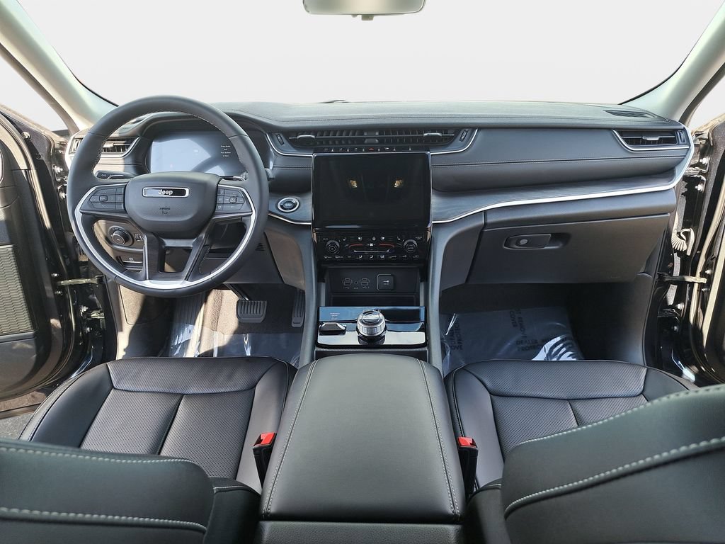 Certified 2023 Jeep Grand Cherokee Limited w/ Luxury Tech Group II AWD/4WD image 10