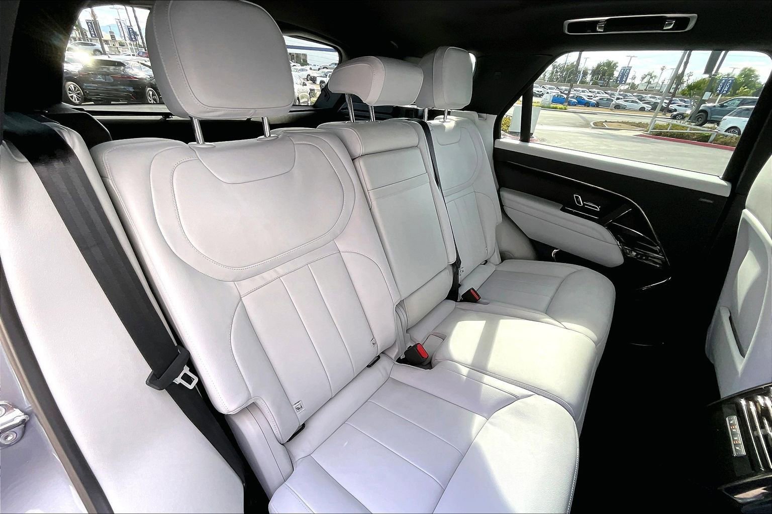 Used 2025 Land Rover Range Rover Sport image 27