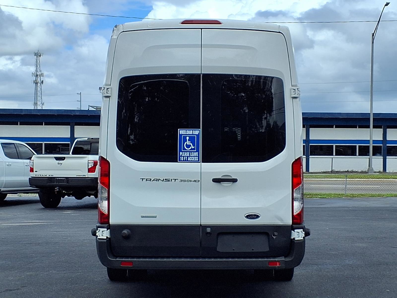 Used 2016 Ford Transit 350 XL image 5