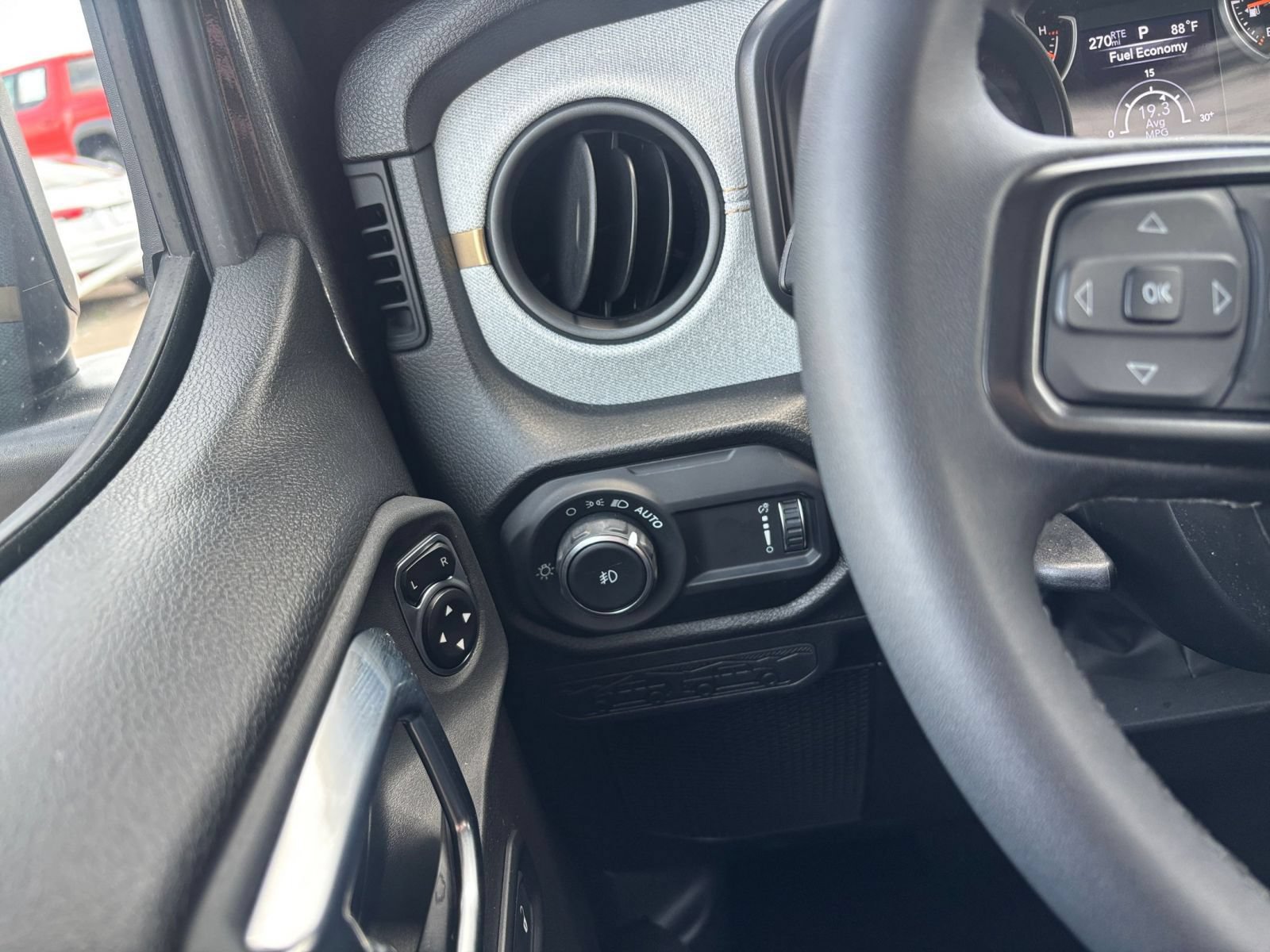 Used 2025 Jeep Wrangler Unlimited Sport AWD/4WD image 32