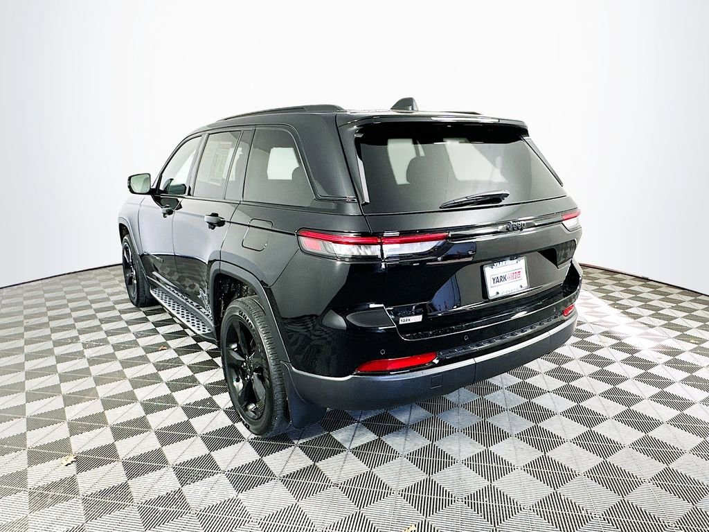 Certified 2025 Jeep Grand Cherokee Altitude image 8