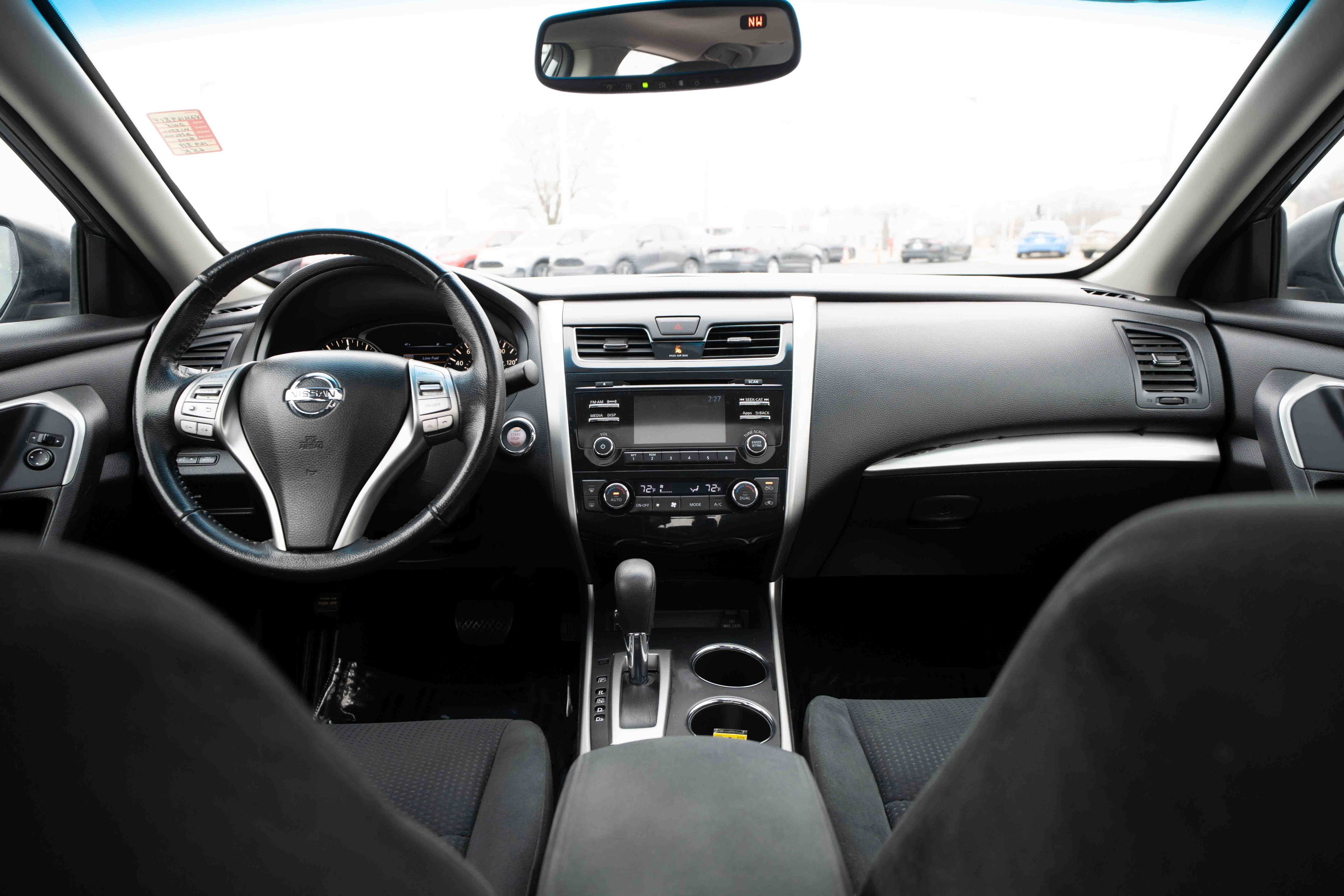 Used 2015 Nissan Altima 2.5 SV w/ Convenience Package image 20