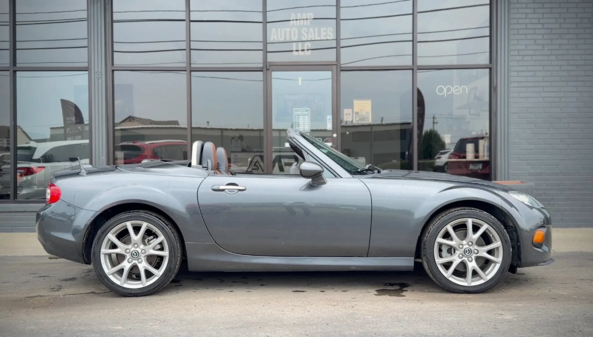 Used 2015 MAZDA MX-5 Miata Grand Touring w/ Premium Package RWD image 4