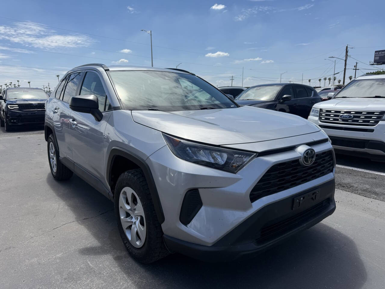 Used 2021 Toyota RAV4 LE image 14