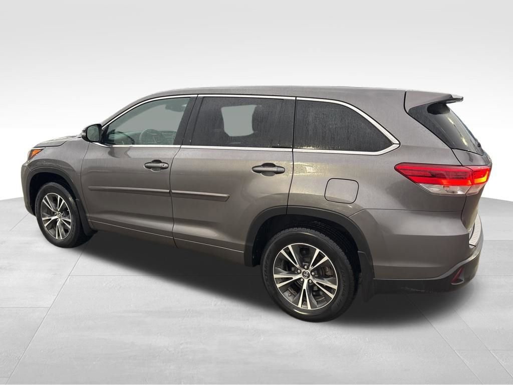 Used 2018 Toyota Highlander LE AWD/4WD image 27
