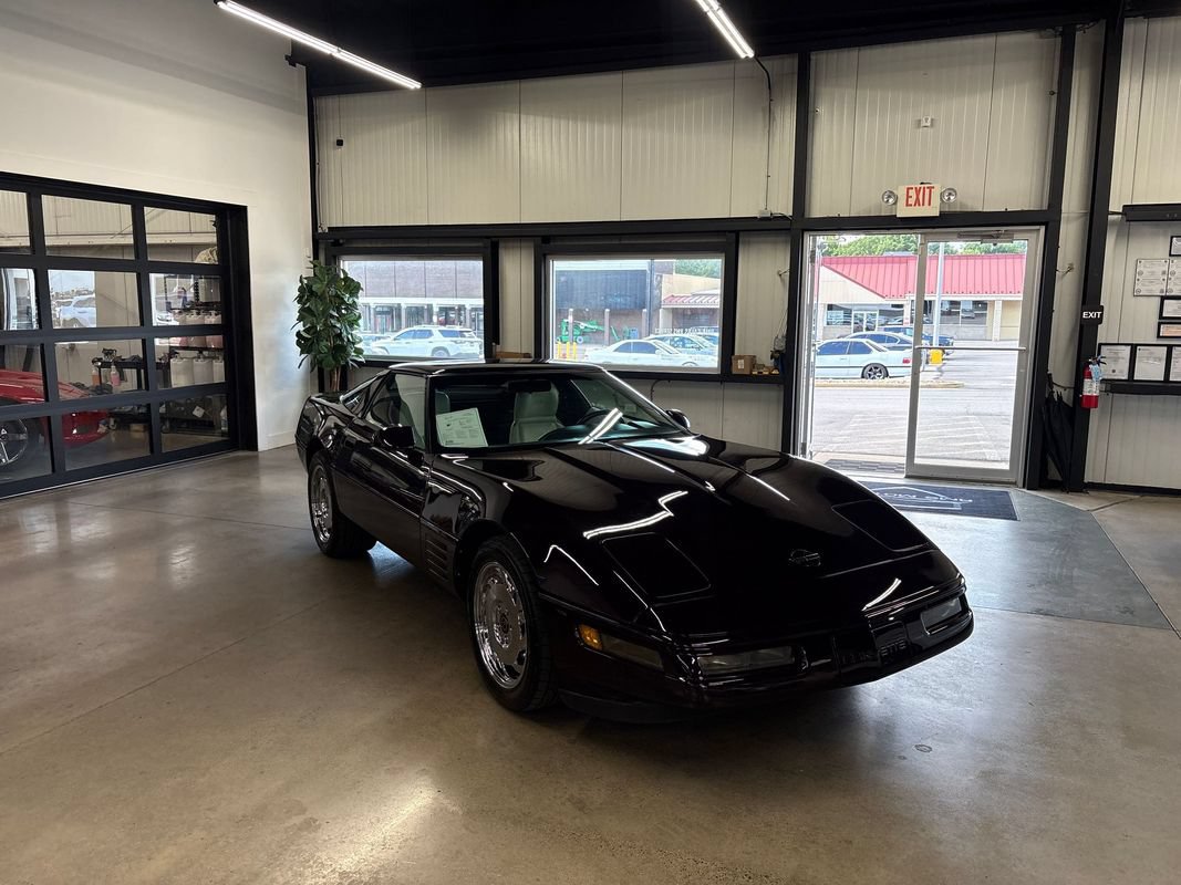 Used 1993 Chevrolet Corvette Coupe RWD image 25