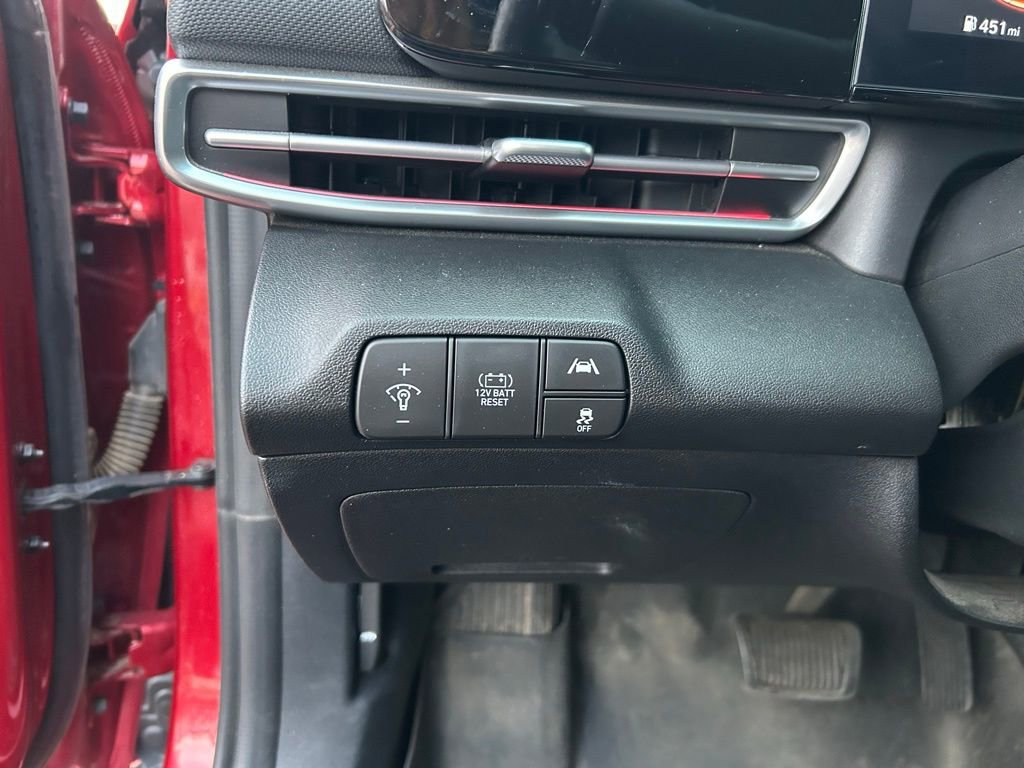 Used 2023 Hyundai Elantra Limited image 27