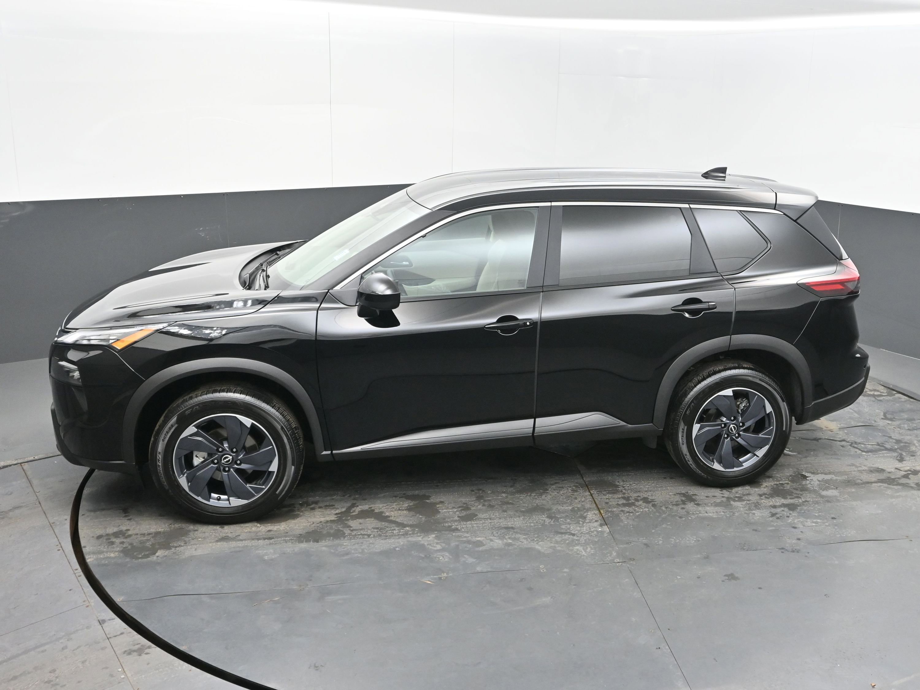 Used 2025 Nissan Rogue SV image 35