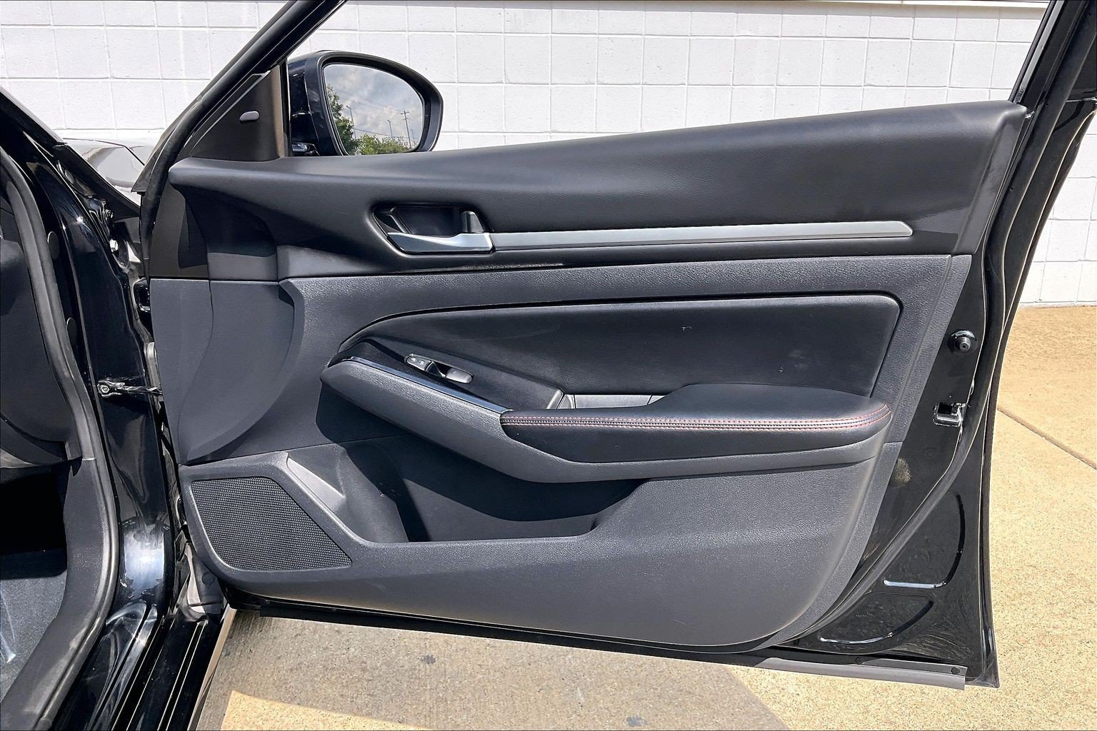 Used 2025 Nissan Altima 2.5 SR FWD image 26