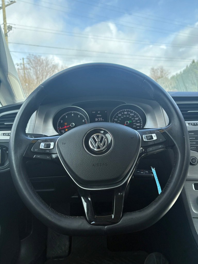 Used 2016 Volkswagen Golf S image 17
