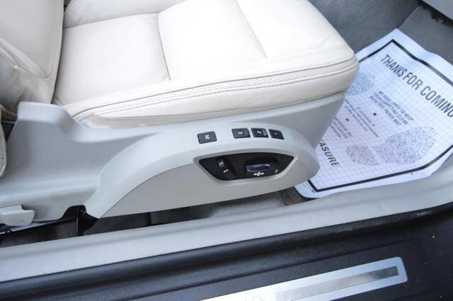 Used 2011 Volvo C70 T5 w/ Convenience Pkg image 33