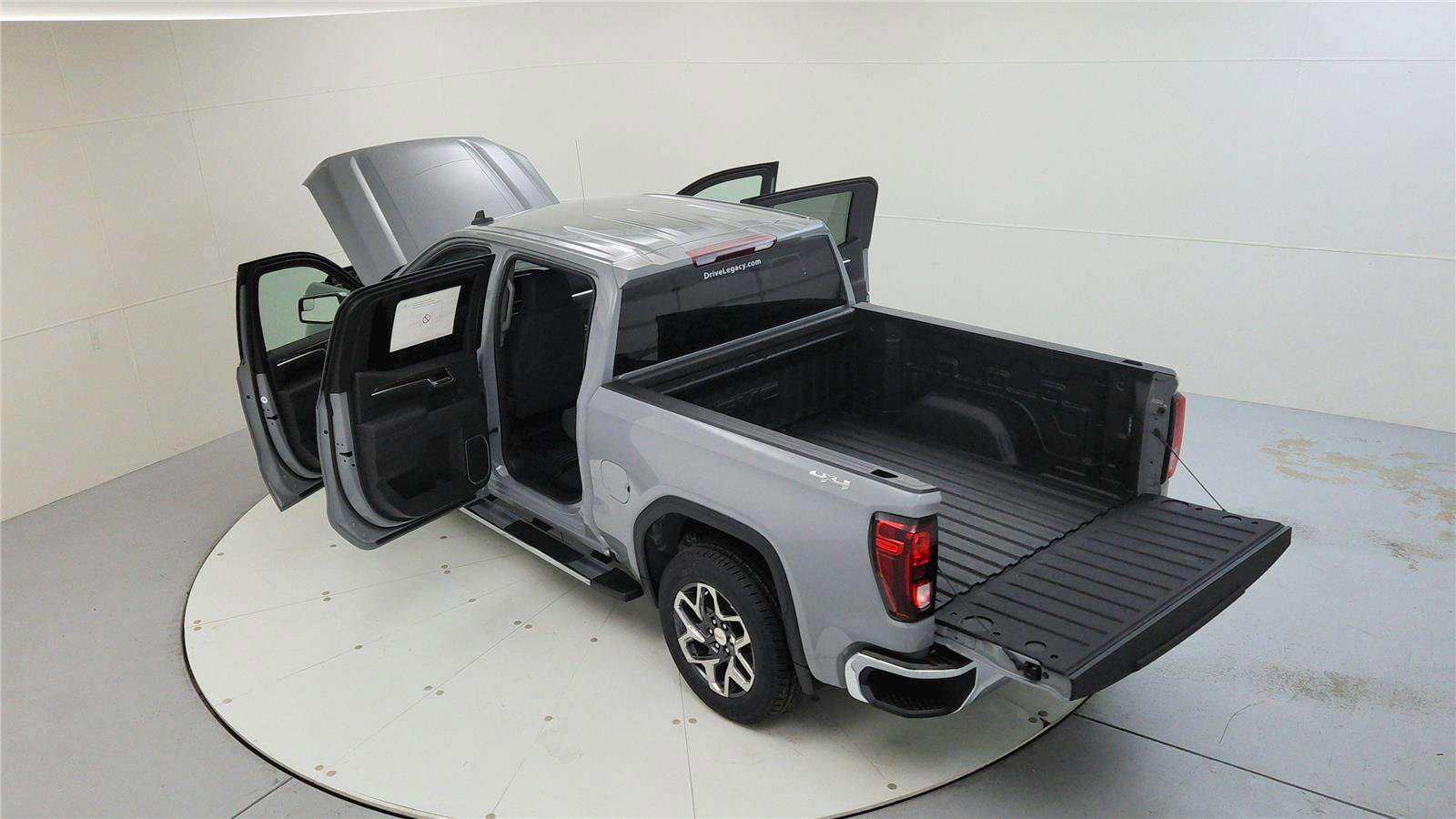 Used 2025 GMC Sierra 1500 SLE image 20