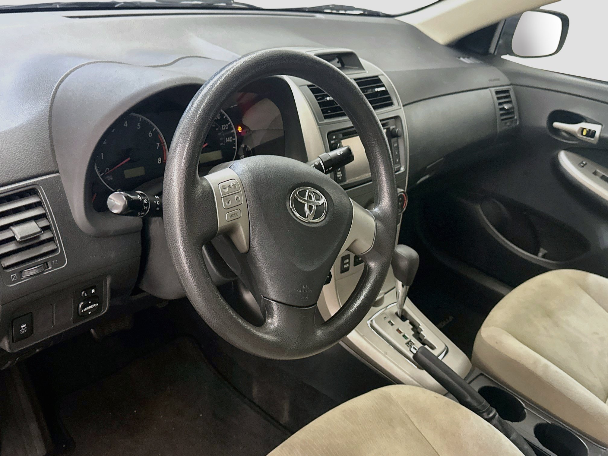 Used 2013 Toyota Corolla LE w/ Premium Pkg FWD image 18