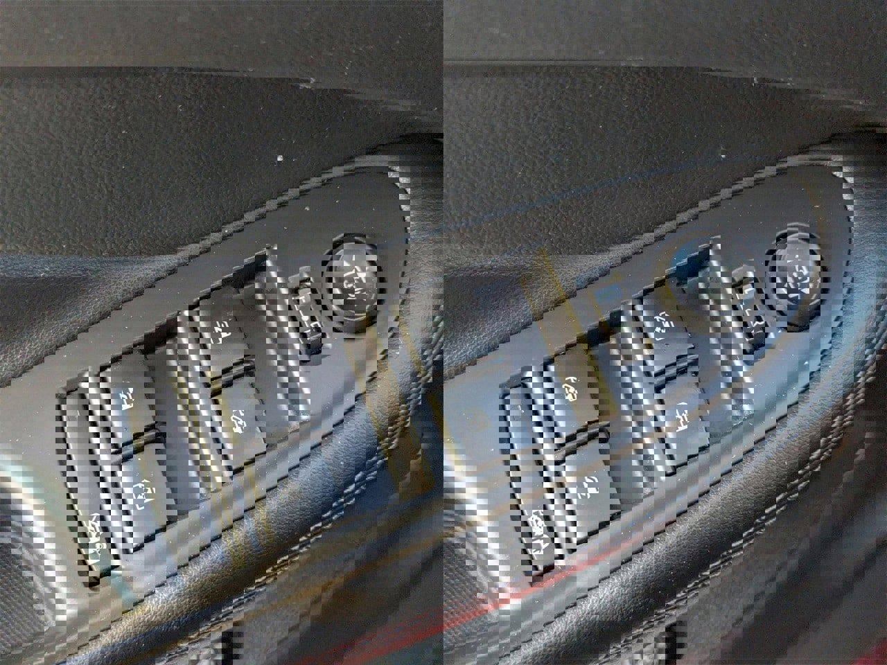 Used 2019 Buick Envision Essence image 22