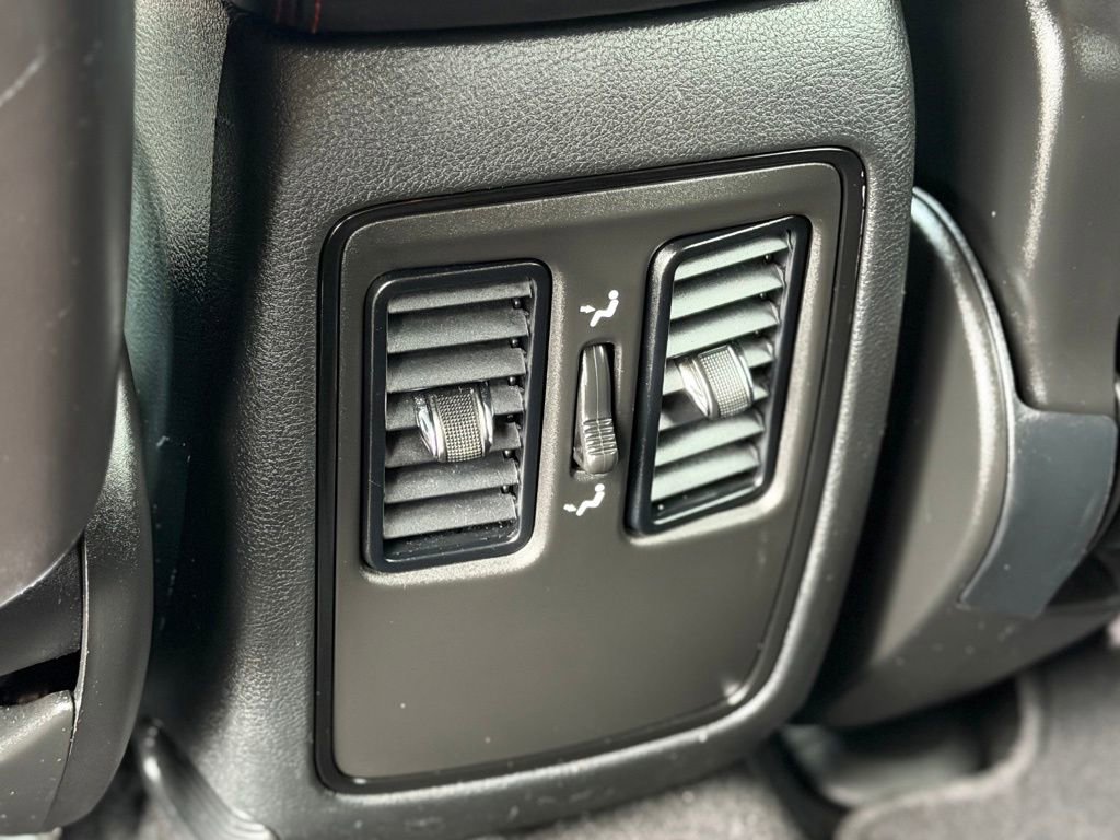 Used 2025 Dodge Durango GT AWD/4WD image 9