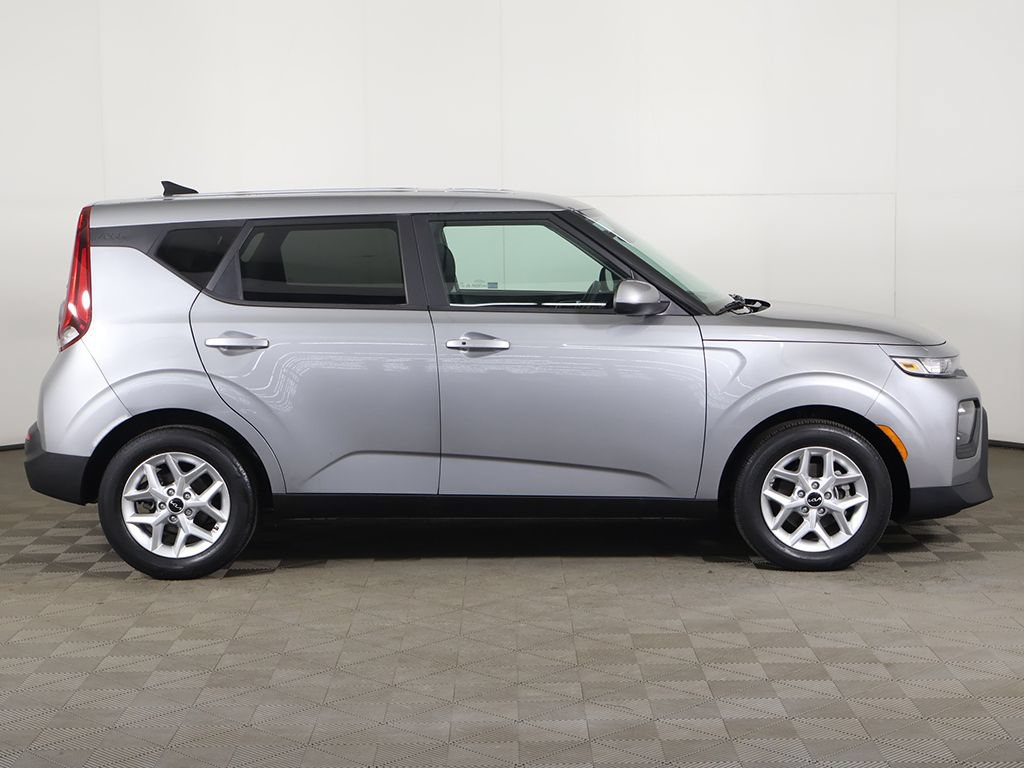Used 2022 Kia Soul S FWD image 16