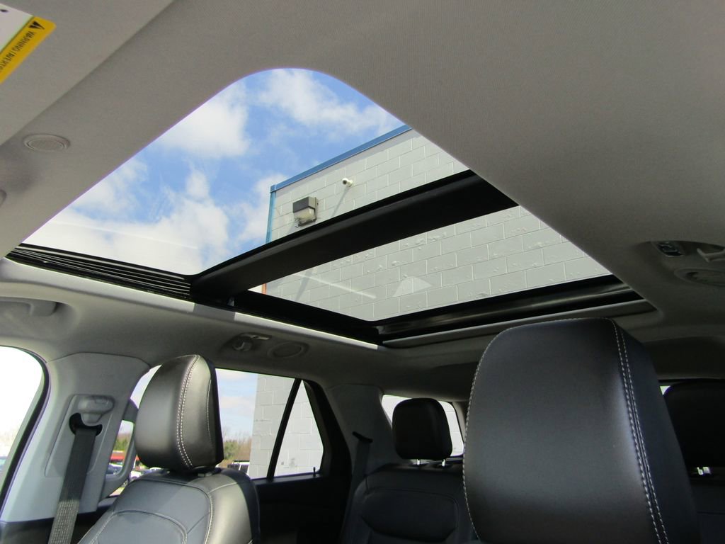 Used 2024 Ford Explorer XLT w/ Equipment Group 202A AWD/4WD image 12