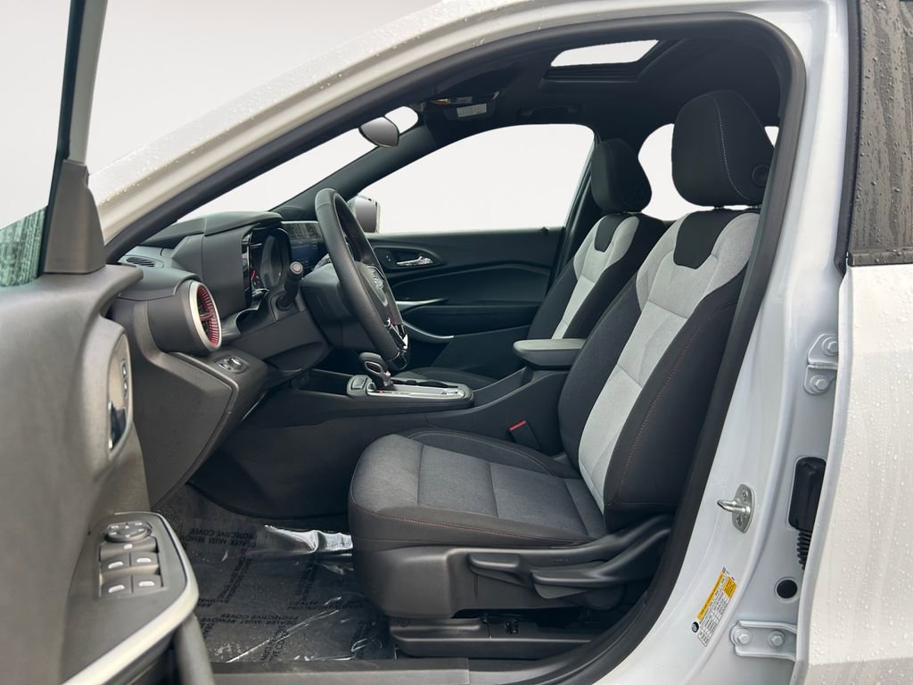 Used 2025 Chevrolet Trax RS w/ Sunroof Package FWD image 15