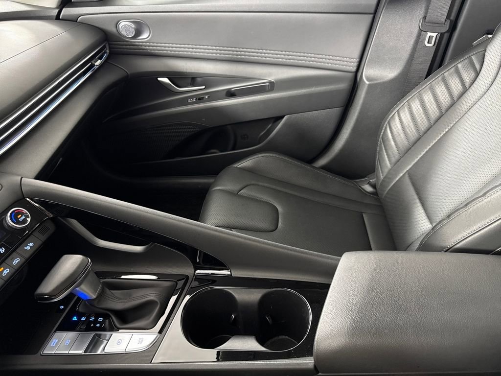 Certified 2025 Hyundai Elantra Limited image 20