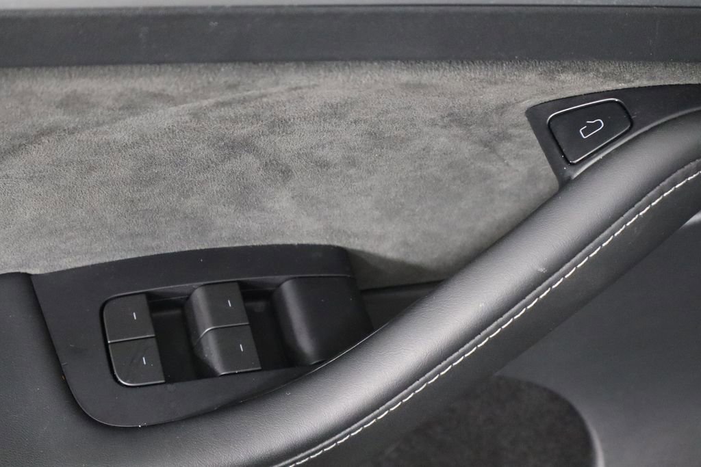 Used 2023 Tesla Model Y Performance AWD/4WD image 18
