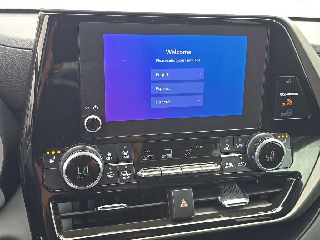 Used 2024 Toyota Highlander XLE AWD/4WD image 29