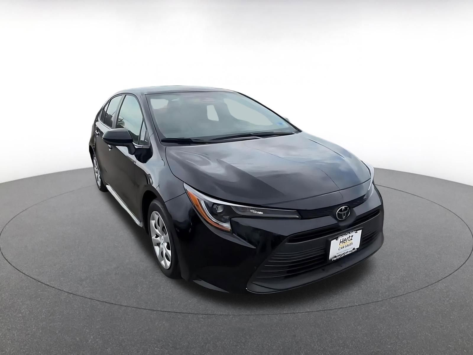 Used 2025 Toyota Corolla LE image 3