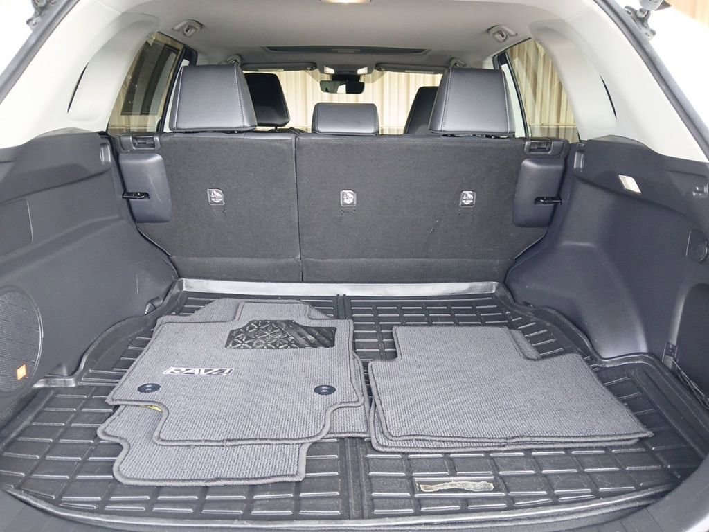 Used 2022 Toyota RAV4 Limited FWD image 16