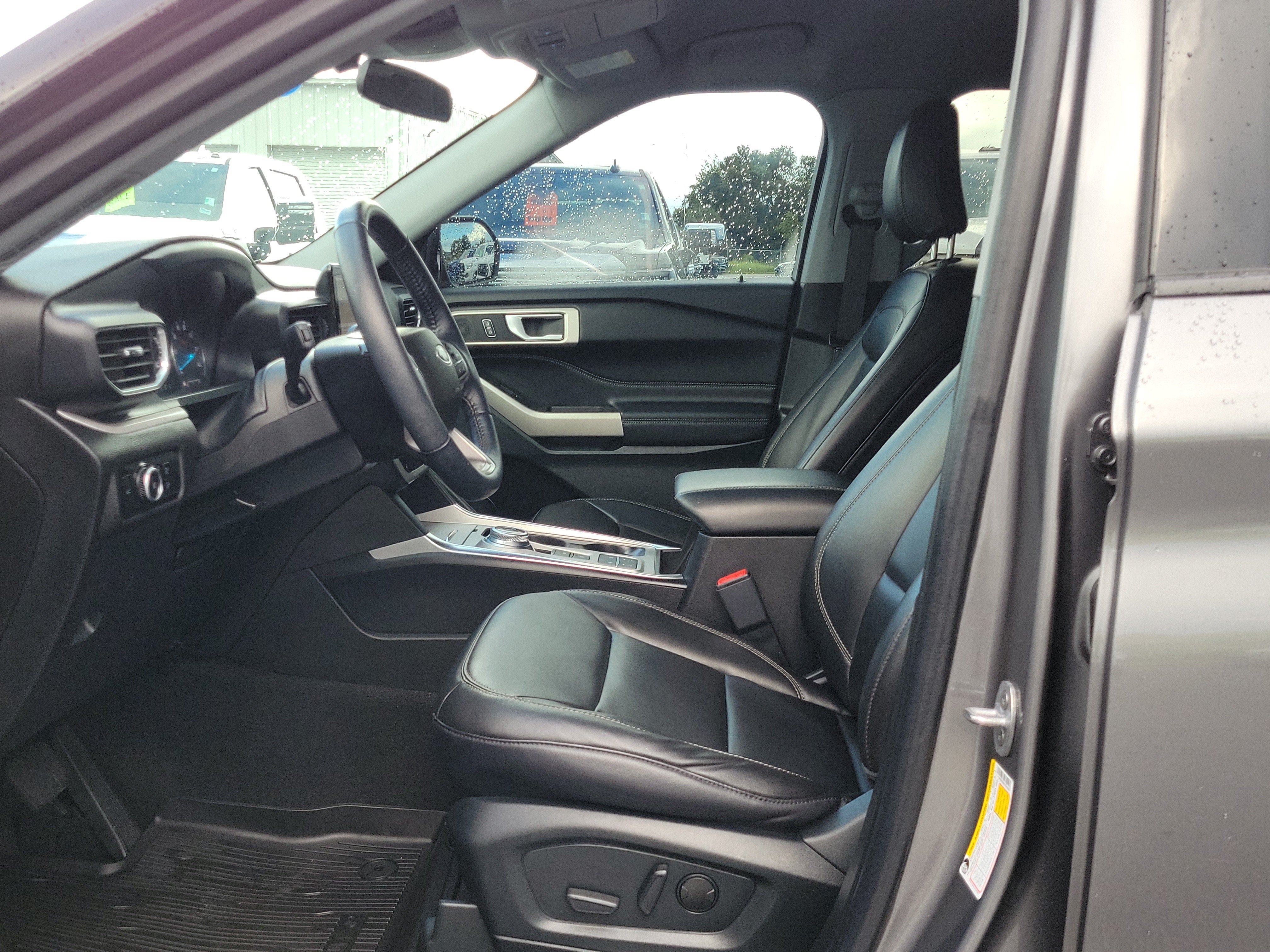 Certified 2023 Ford Explorer XLT w/ Equipment Group 202A RWD image 22