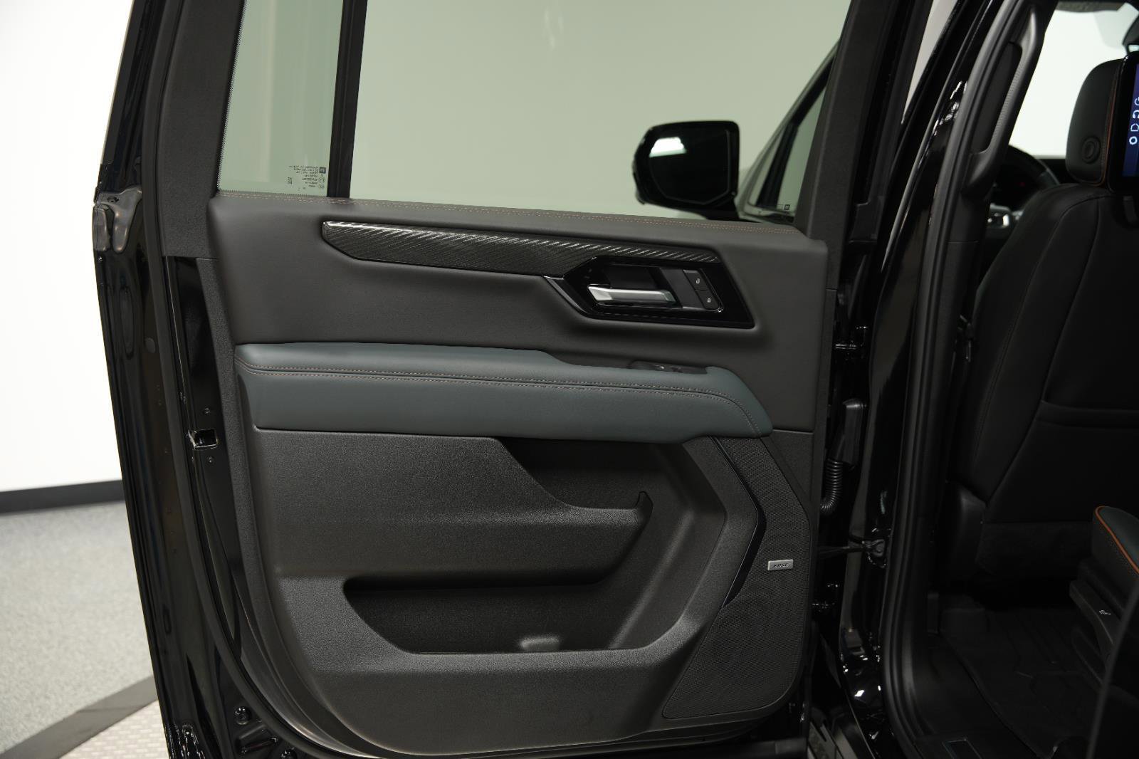 New 2026 GMC Yukon XL AT4 w/ AT4 Premium Plus Package AWD/4WD image 24