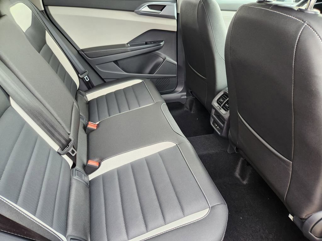 New 2026 Volkswagen Taos SEL image 22