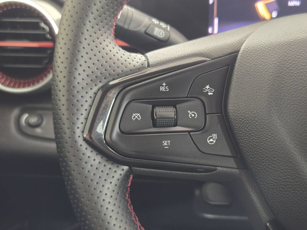 Used 2024 Chevrolet Trax RS FWD image 31