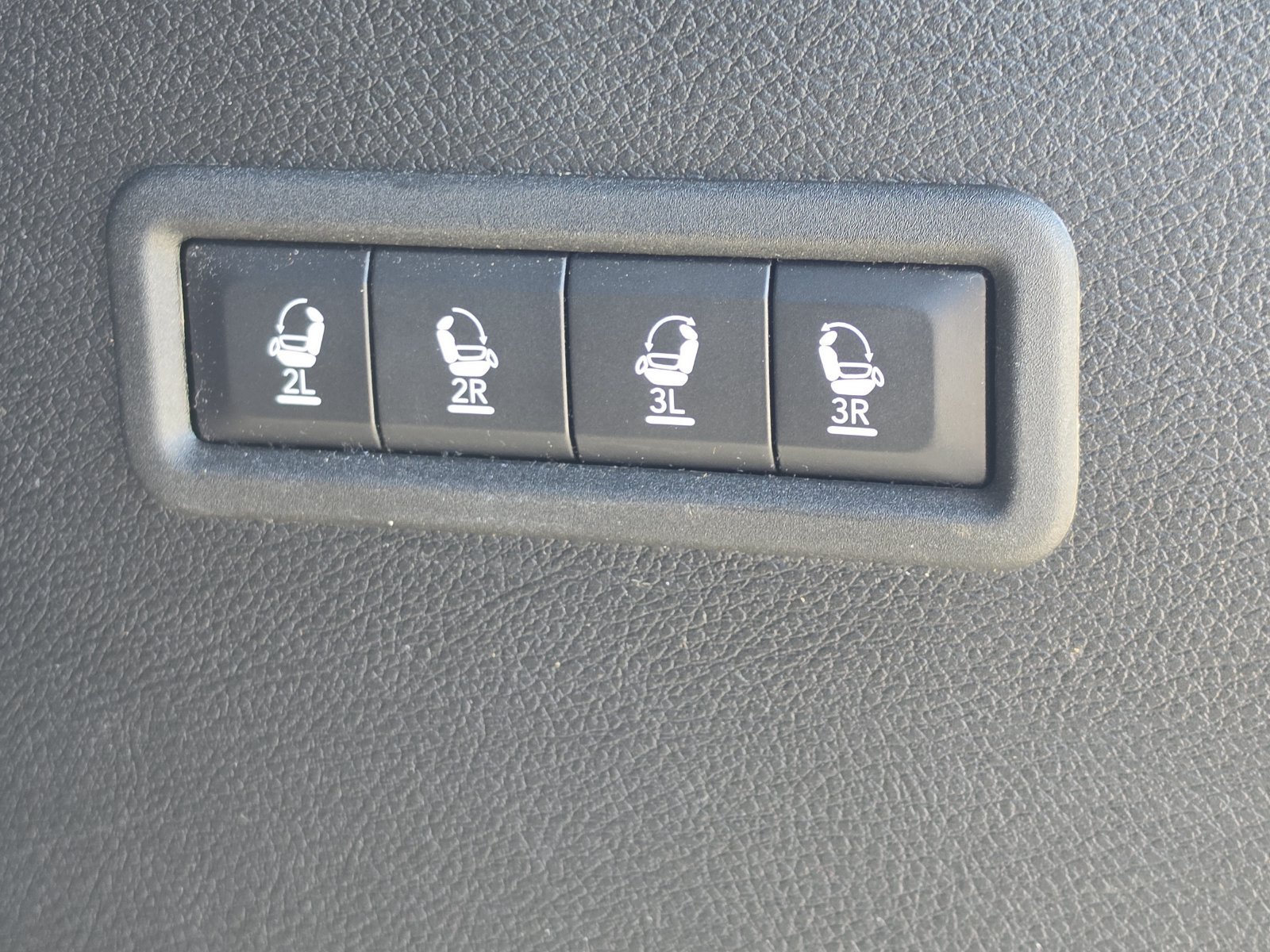 Used 2022 Jeep Wagoneer Series III AWD/4WD image 19
