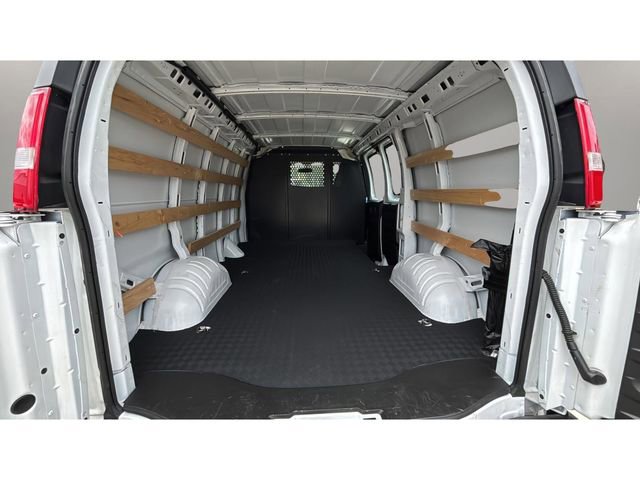 Used 2024 Chevrolet Express 2500 w/ Driver Convenience Package RWD image 33