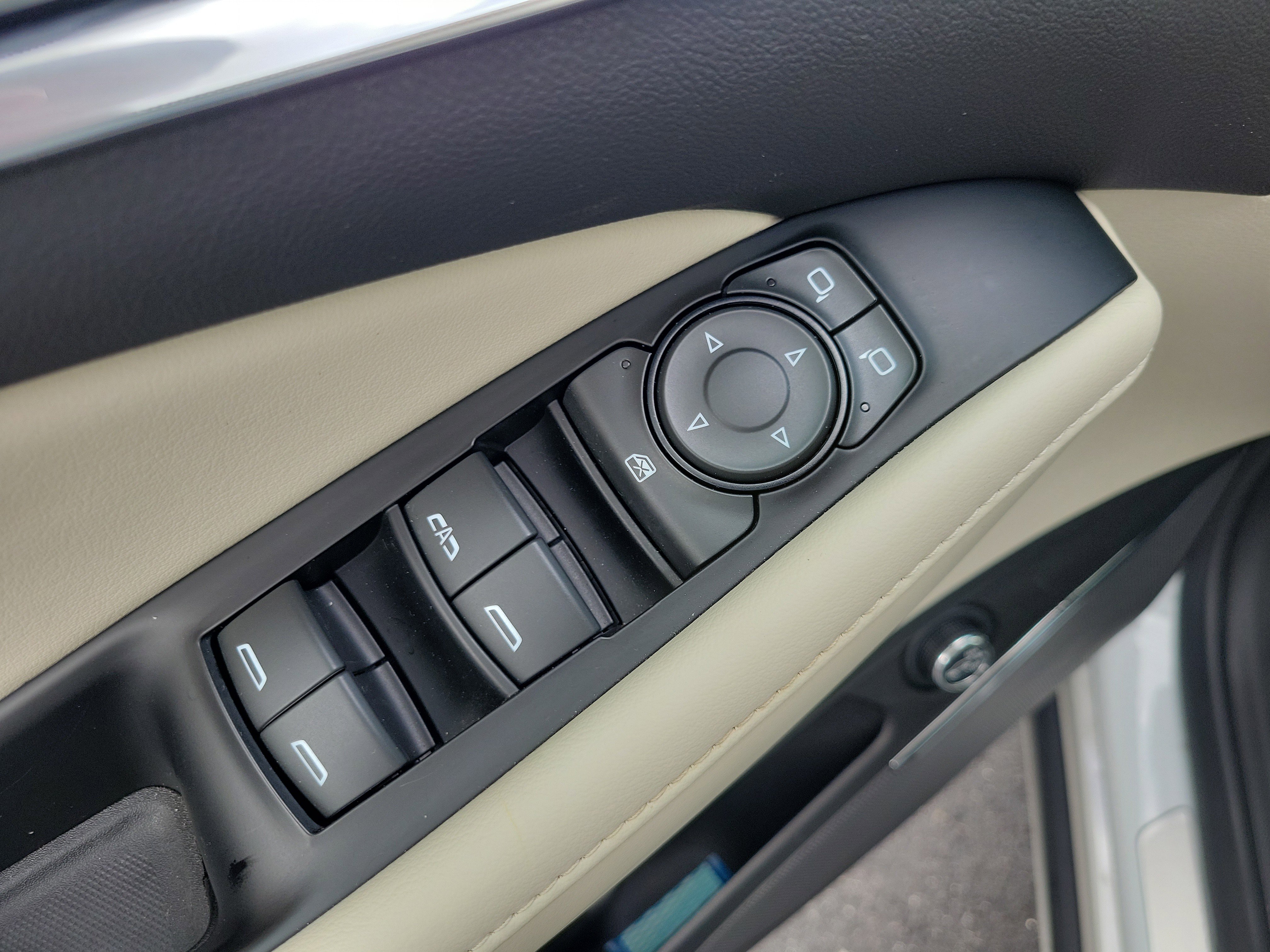 Used 2024 Buick Enclave Essence image 18