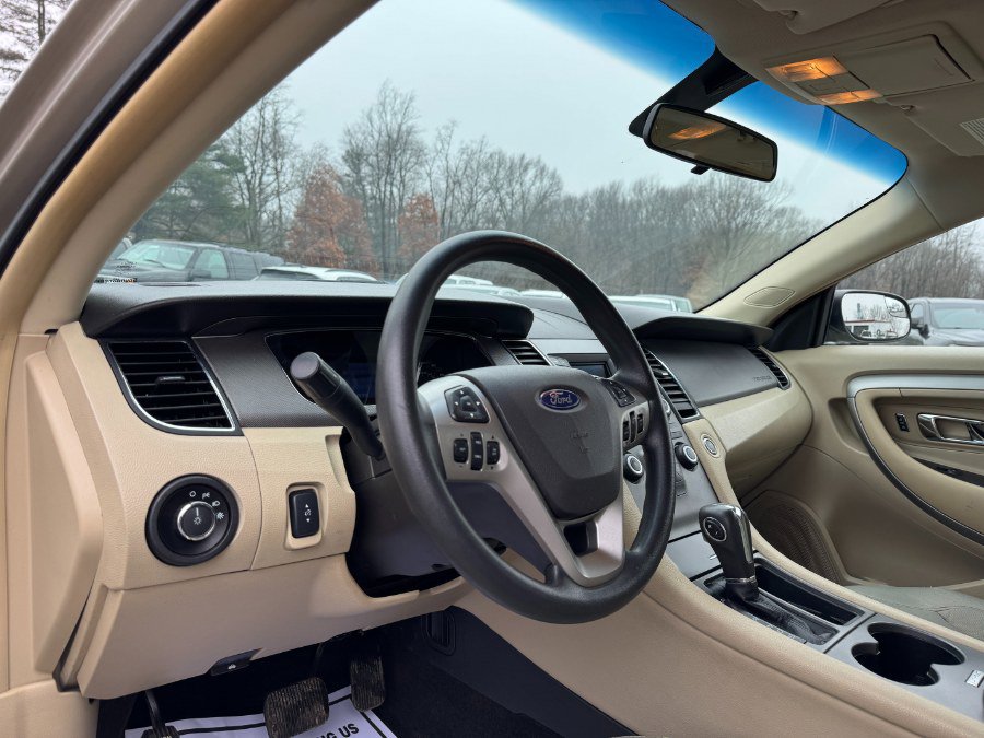 Used 2017 Ford Taurus SE image 14