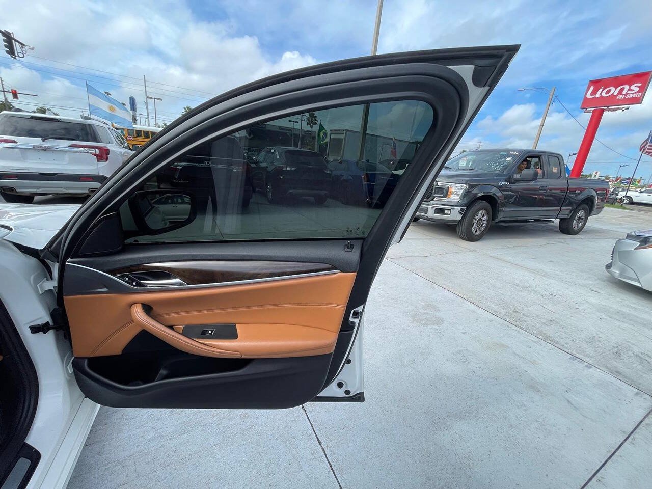 Used 2018 BMW 530e xDrive AWD/4WD image 19