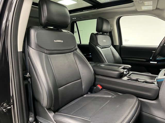 Used 2025 Ford Expedition Platinum AWD/4WD image 58