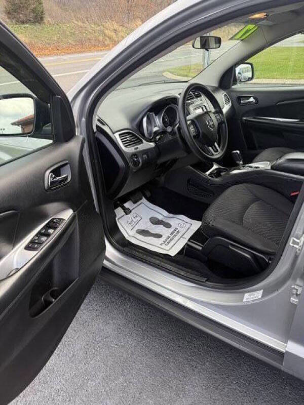 Used 2017 Dodge Journey SE AWD/4WD image 7
