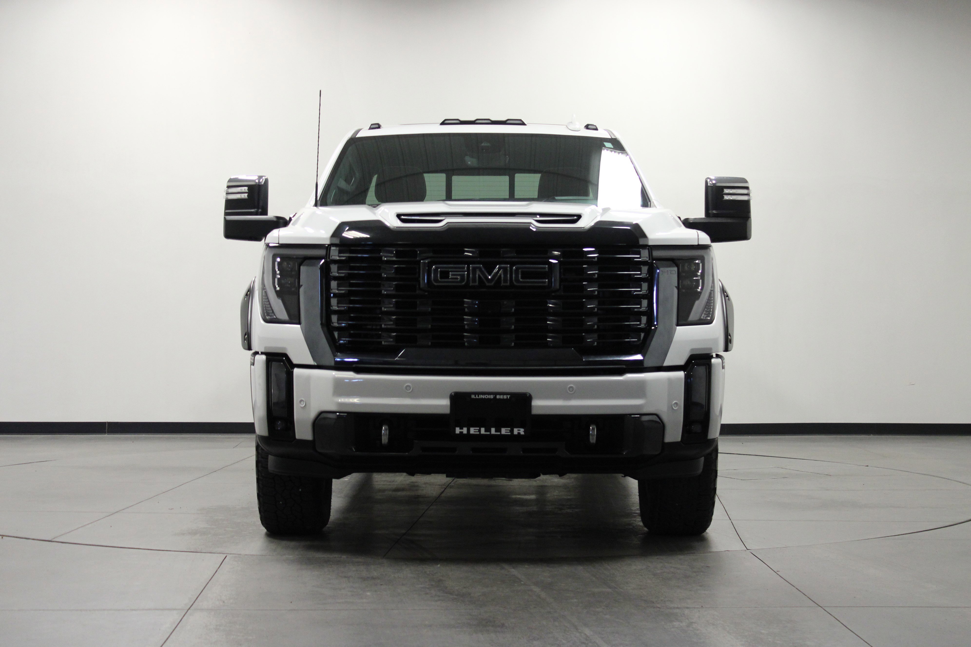 Used 2024 GMC Sierra 2500 Denali Ultimate image 9