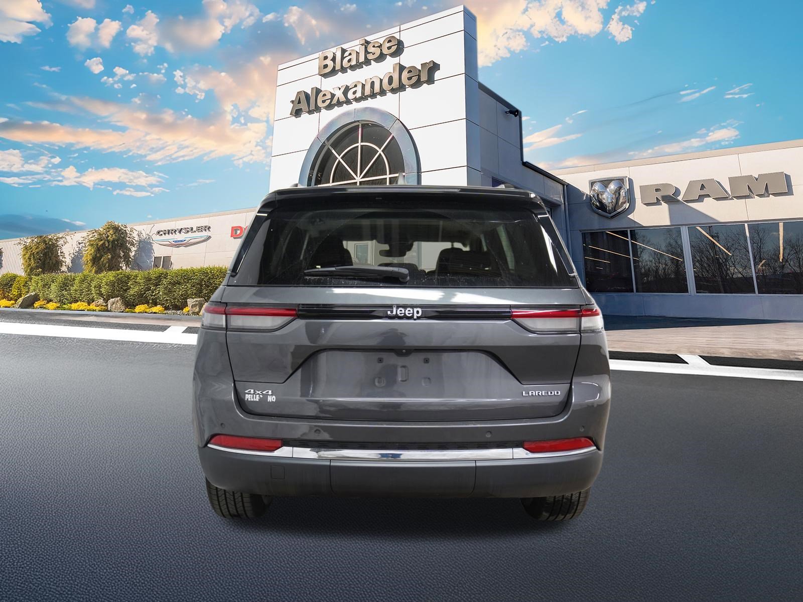 Used 2023 Jeep Grand Cherokee Laredo X image 7