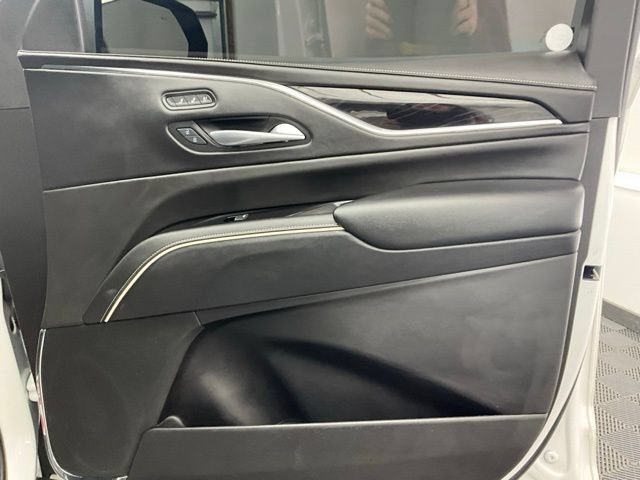 Used 2024 Cadillac Escalade V w/ LPO, ONYX Package AWD/4WD image 17