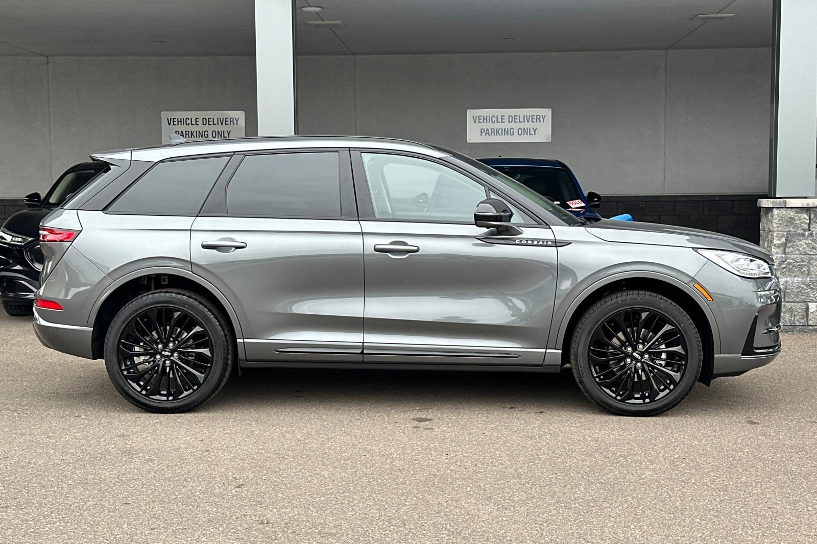 New 2025 Lincoln Corsair Reserve w/ Equipment Group 202A image 2