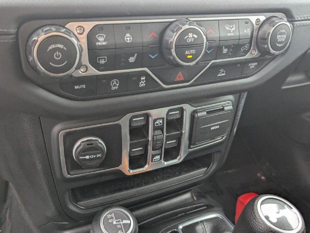 Used 2025 Jeep Wrangler Unlimited Sahara AWD/4WD image 24