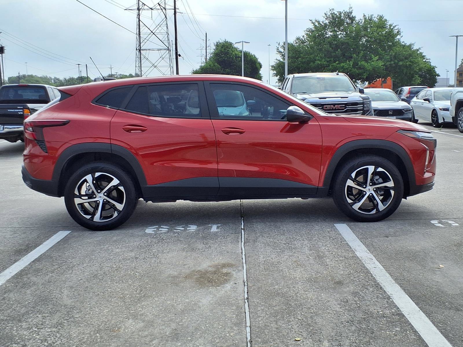 Used 2024 Chevrolet Trax RS w/ Sunroof Package FWD image 25