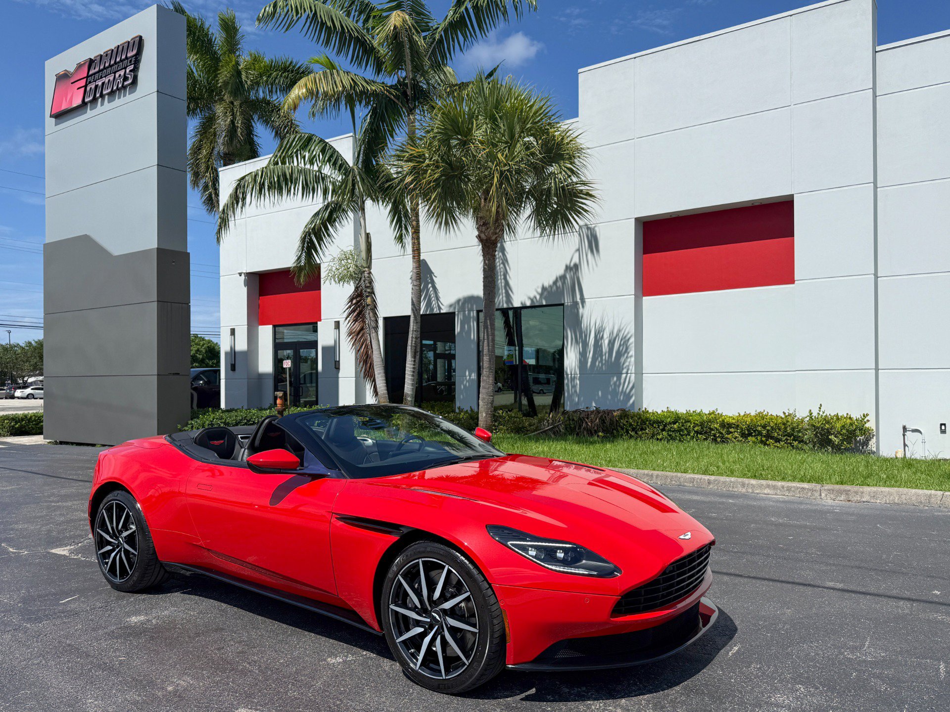 Used 2020 Aston Martin DB11 Volante RWD image 1